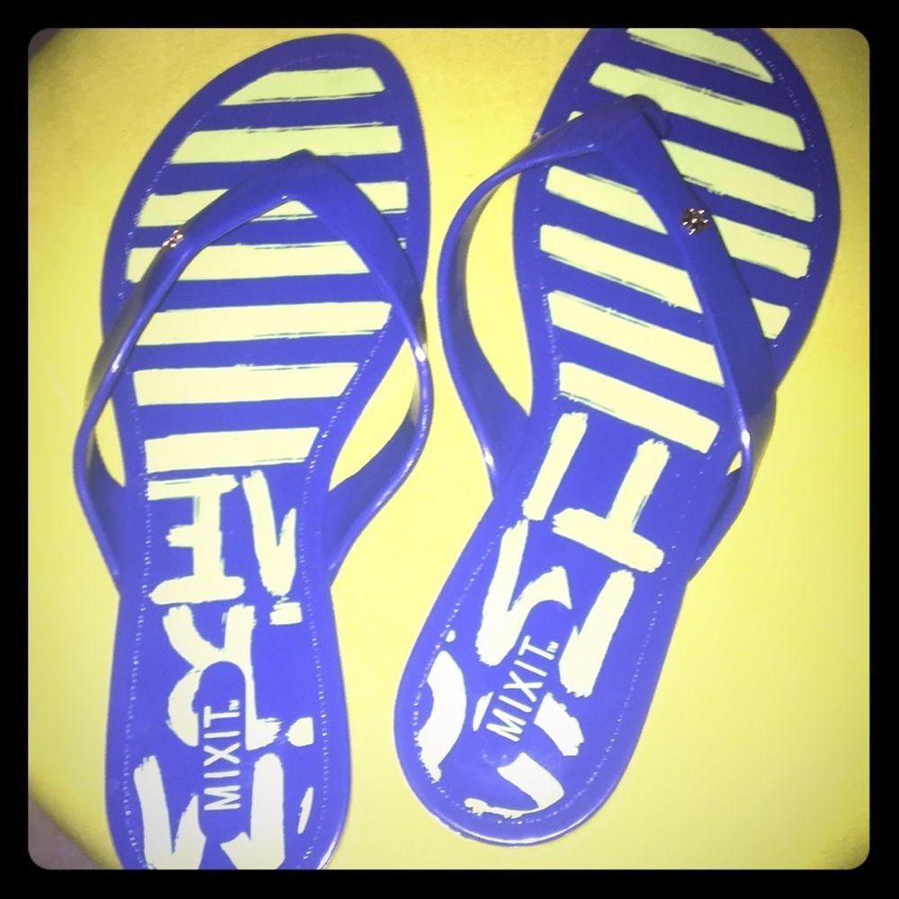 NWOT Extremely rare mixit sandals